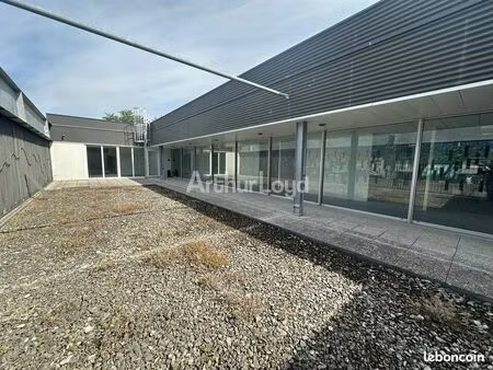 bureaux 730 m²