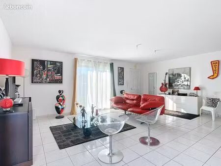 maison de 5 pièces  3 chambres avec grand garage