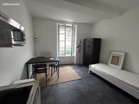 studio meublé - hyper centre segre 49