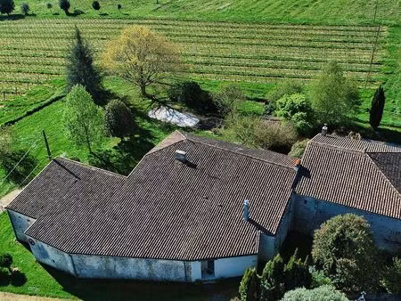 ancienne métairie 1775 | 375m² hab. | 490m² const. | 6 chambres | parc 4800m² | entre-deux