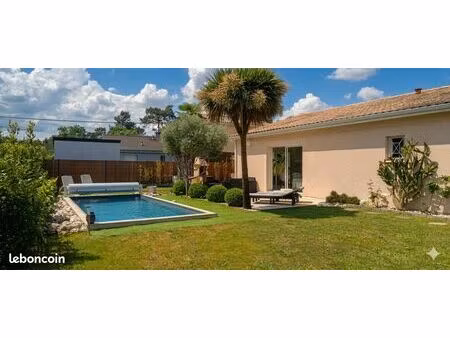 maison familiale 121 m² – 4 chambres – piscine enterrée au sel – terrain 815 m²