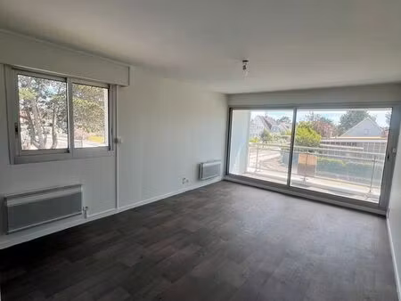 à louer à l'année – studio cabine de 40 m² avec balcon et garage privatif