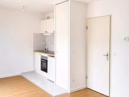 cholet centre-ville – appartement rénové 35 m² avec terrasse et parking sécurisé