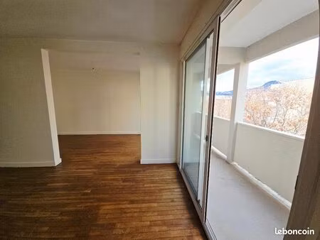 appartement traversant 74m2 en limite chamalieres clermont balcon grand garage cave