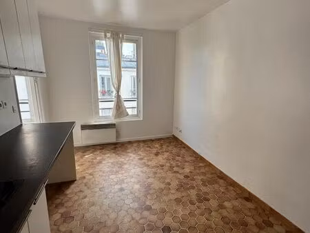studio 1 pièce 28 m²