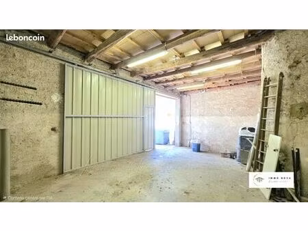 parking/box 1 pièce 130 m²