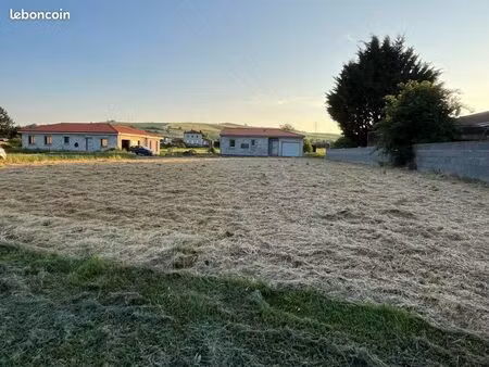 terrain constructible viabilisé 898 m2