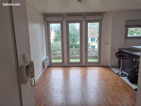 t3 52 m² – balcon – parking – cave – résidence récente – proche gare
