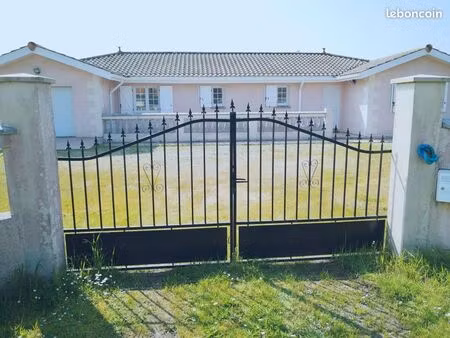 maison 5 pièces de 180 m2 sur terrain de 1562 m2