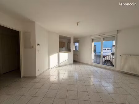 t2 bis appartement rez-de-chaussée – parking