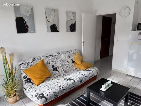 studio meublé avec balcon