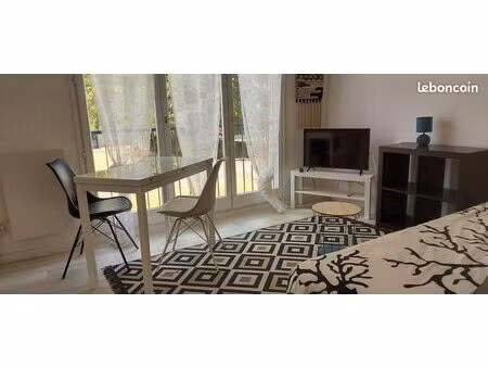 location studio meublé