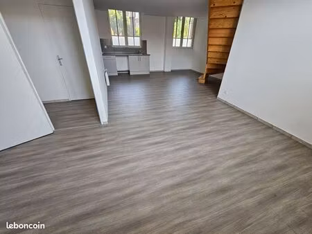 maison 2 chambres  parking privé
