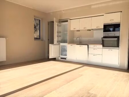 appartement à louer avec terrasse et 2 chambres   uccle (vbe33498)