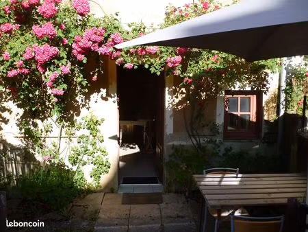 maison 56 m² avec cour   3 pièces  entièrement meublée