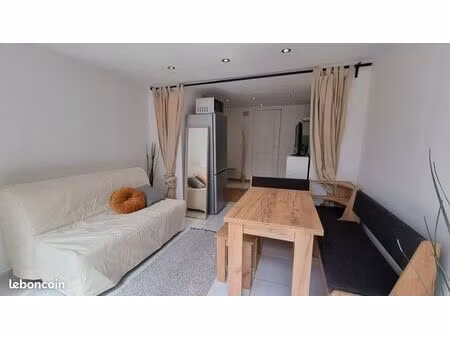 studio meublé avec terrasse et stationnement