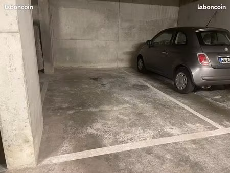 place de parking (parking couvert)