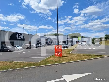 local commercial 700 m²