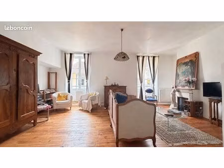 appartement 6 pièces 144 m²