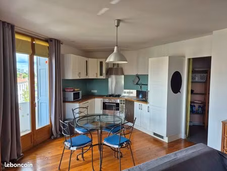 loue f2 meuble place st francois 51 m²