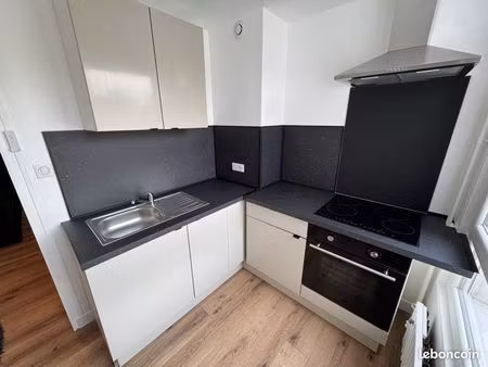 studio / t1 de 32 m2 meublé au 5ème étage avec ascenseur + cave