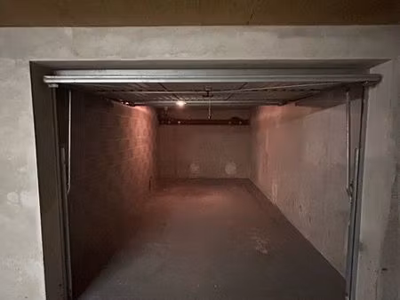 garage sous-sol sécurisé 14m2 - lumière + prise