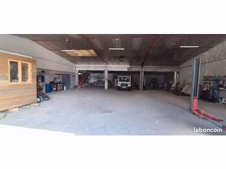 dépôt de 400 m2 ancien garage