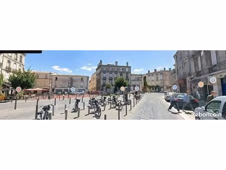 deux locaux commerciaux place maucaillou proche saint michel
