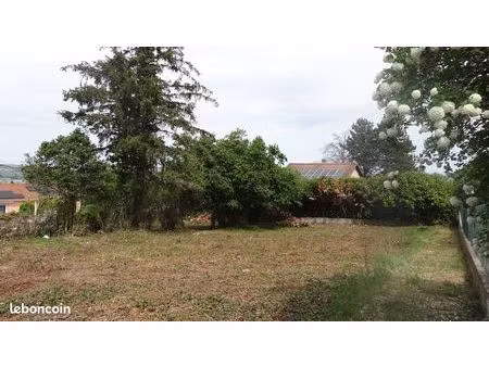 terrain 1050 m2
