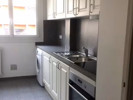 appartement f1bis rénové 31 m²  cuisine séparée intégrée  électroménager  parking  proche 