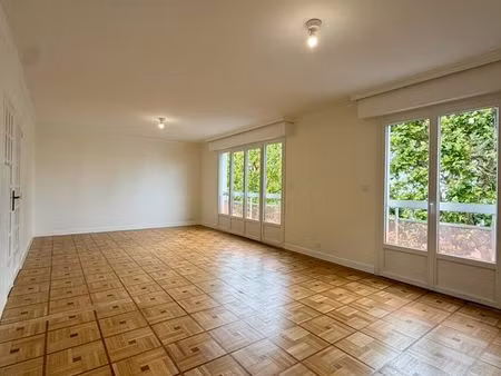 appartement t3 de 79 m² rénové - centre ville de lorient