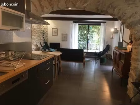 appartement t3 dans mas provençal avec piscine