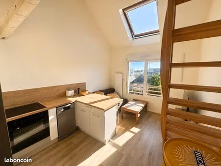 t2 duplex meublé rénové – parking sous-terrain – 2 min gare laval