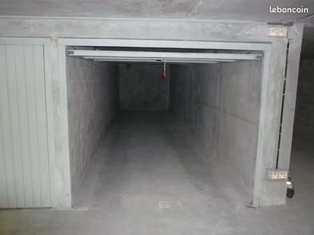 grasse bd v.hugo box double ~25m2 fermé   sécurisé