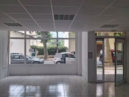 local commercial / bureau à louer 60m2 - centre ville de bazas