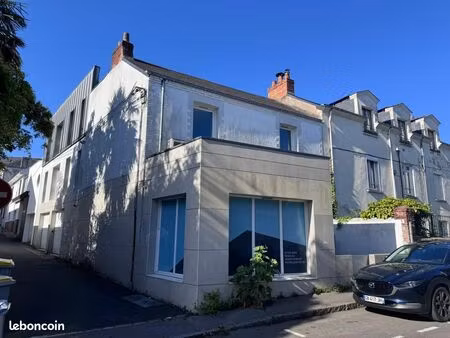 bureaux 262 m²