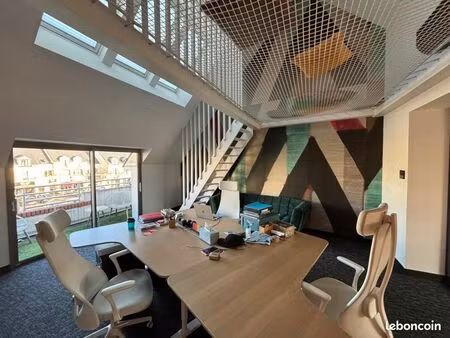 bureaux 146 m²