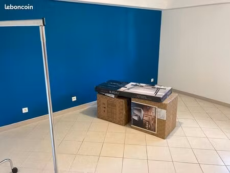 bureau 14 m² rénové à savenay – salle d’attente – location indépendante