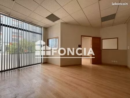 local commercial 74 m²
