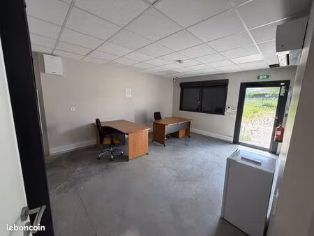 local commercial 250 m² vourey