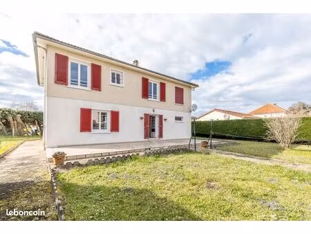 issoire  63500  maison 113 m²  3 chres  un bureau  terrain 634 m²  209800 euros fai