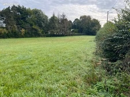 terrain 850 m² marconne
