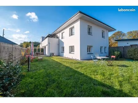 ? t4 rénové avec jardin 200 m²  jacuzzi & 2 parkings – dpe a lons