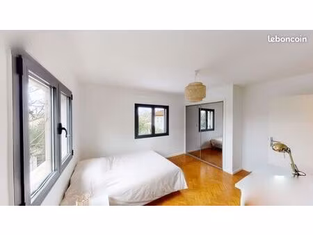 chambre meublée haut de gamme + salle de bain privative – tram b – 715 cc – dispo immédiat