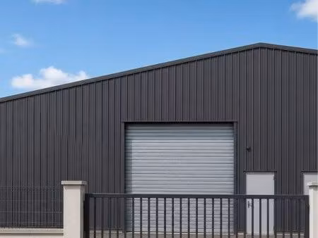 local d’activité / hangar 215 m²