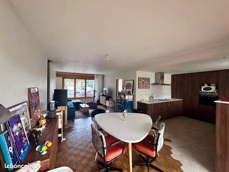 maison de ville de 100 m² avec garage  entièrement rénovée  à proximité immédiate du métro