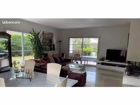 idéal étudiant : chambre meublée dans maison moderne avec jardin et piscine