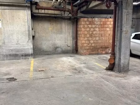 grande place de parking 15m2