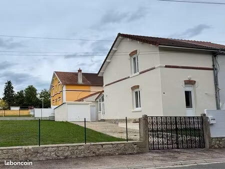 maison meublée entièrement rénovée – 57 m² – jardin  garage  2 chambres – montceau-les-min