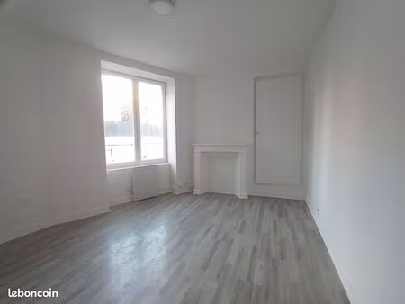 location studio 23 m² centre historique